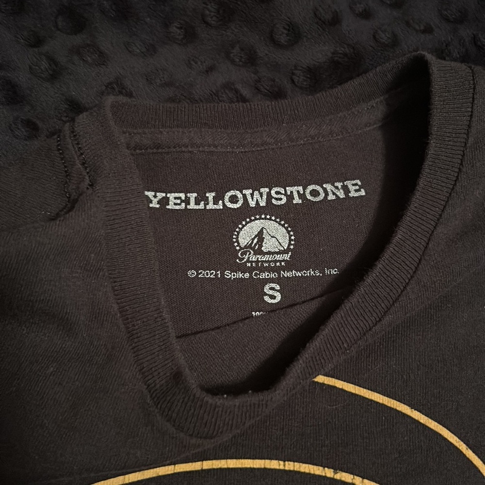 Yellowstone tee shirt - Picture 2 of 2